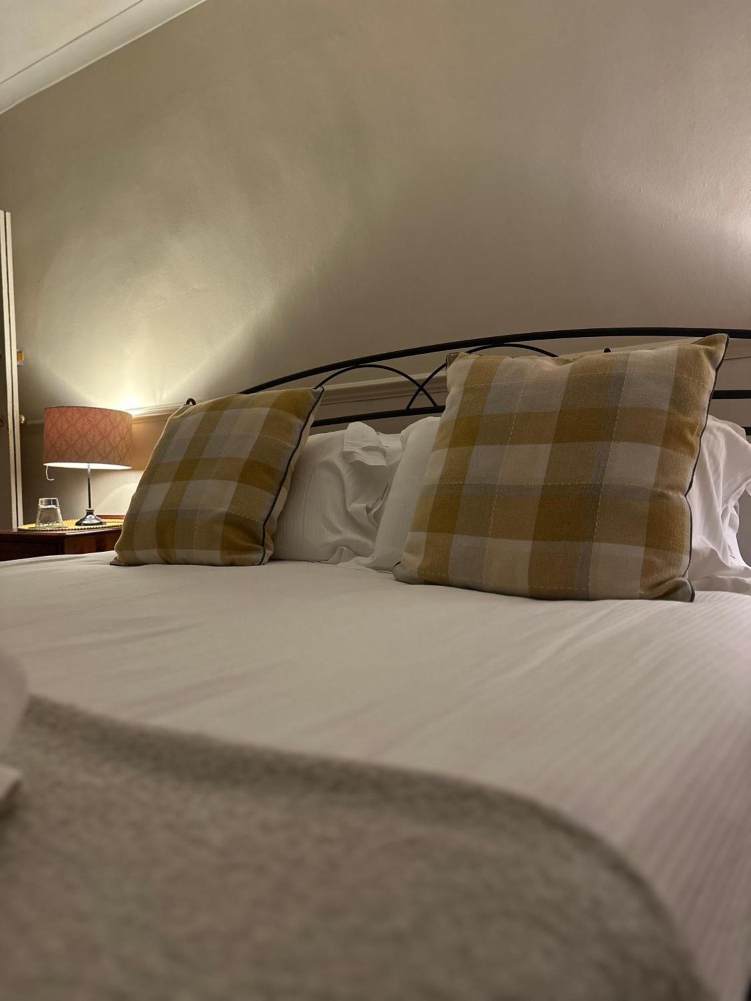 The Kings Arms Inn Montacute Room photo