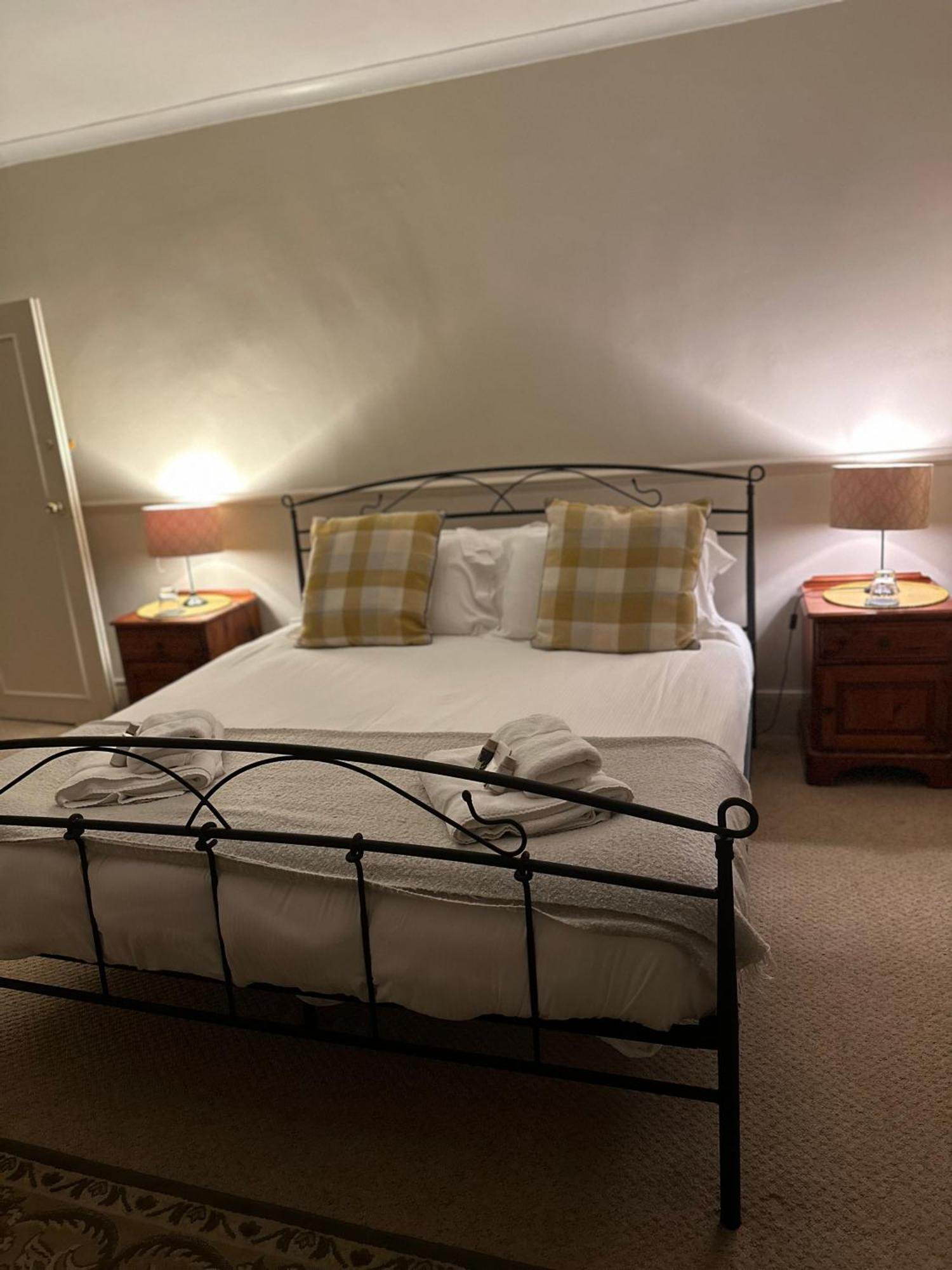 The Kings Arms Inn Montacute Room photo